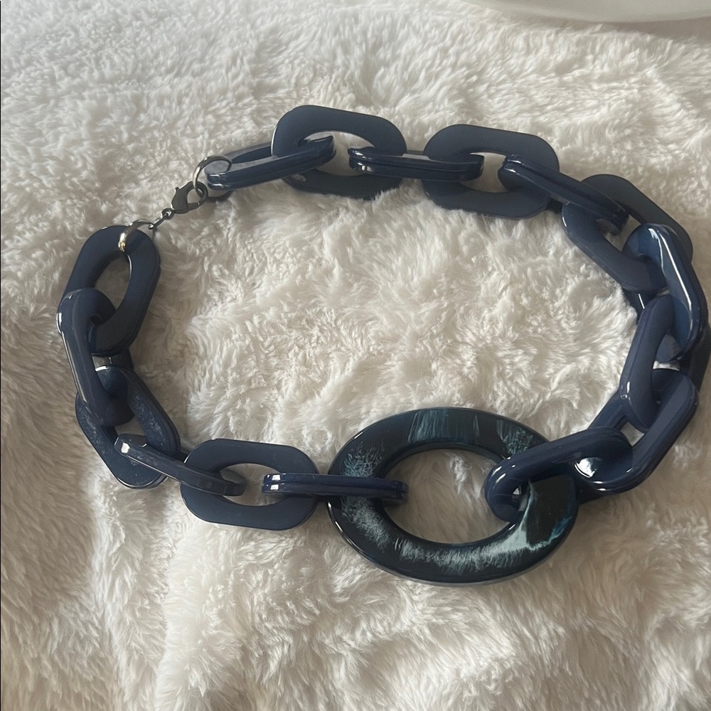 Elegant Blue Chain Necklace